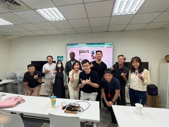 去韓國年會後3個月
對方今天飛來台灣,帶了他的Team
除了推廣韓國服務以外,也